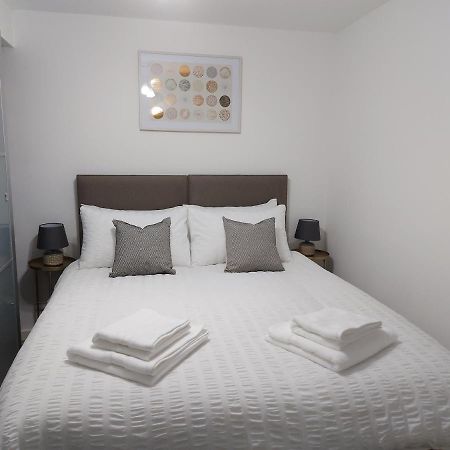 Lovely 1-Bedroom Condo With Parking On Premises Minworth Bagian luar foto